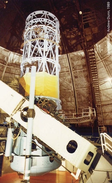  Le télescope Hooker de l’observatoire du Mont Wilson utilisé par Edwin Hubble pour découvrir la loi qui porte son nom.