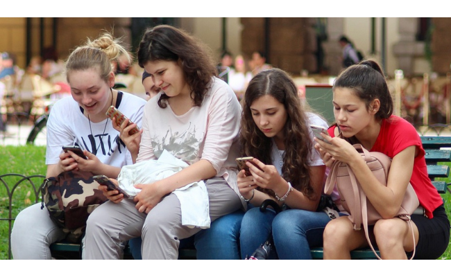 Info ou Mytho ? Expliquer l'esprit critique aux ados