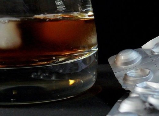 Baclofène et alcool : la saga atypique d'un médicament