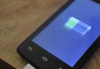 Jusqu'où peut-on vraiment recycler les batteries lithium-ion de nos téléphones et voitures ?