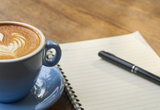 Comment obtenir un meilleur café à verser : les conseils de physiciens