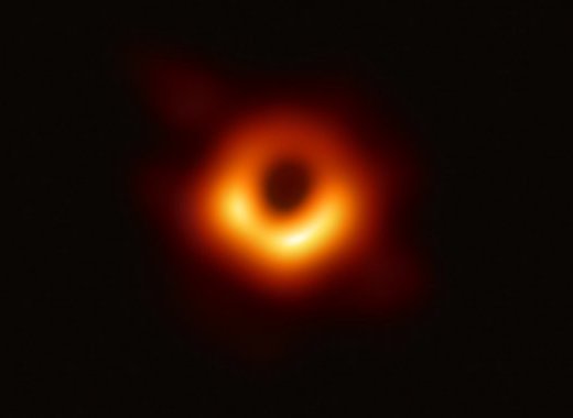 Première image d'un trou noir : une prouesse scientifique
