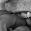 Se ronger les ongles : facteurs et traitements
