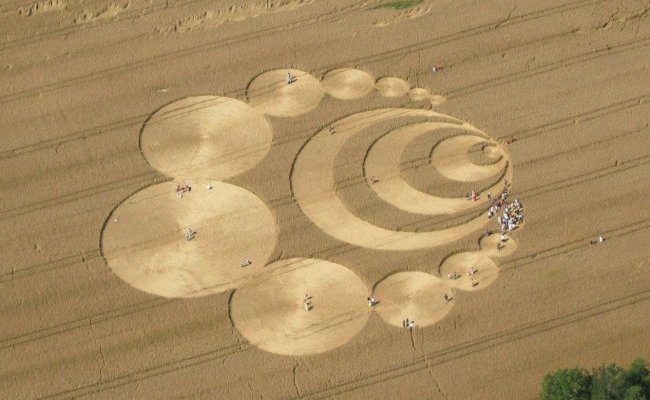 Crop circles : entre art et ufologie