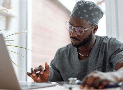 Un médecin peut-il prescrire librement ce qu'il veut ?