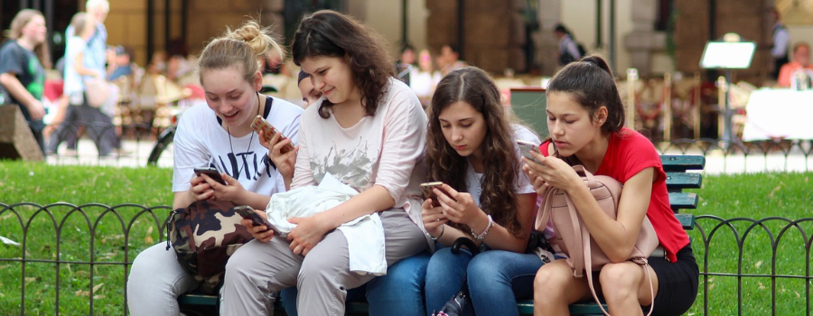 Info ou Mytho ? Expliquer l'esprit critique aux ados