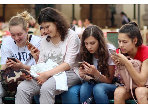 Info ou Mytho ? Expliquer l'esprit critique aux ados