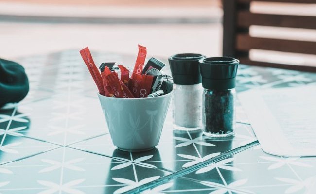 L'aspartame, « tueur silencieux » ou édulcorant alimentaire sans risque ?