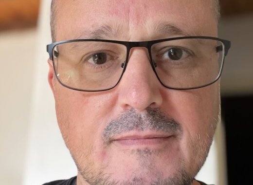 Laurent Decret est docteur en chimie et...