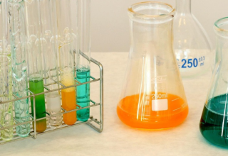 Levothyrox : les doutes sur la responsabilité de la nouvelle formulation du médicament dans la crise