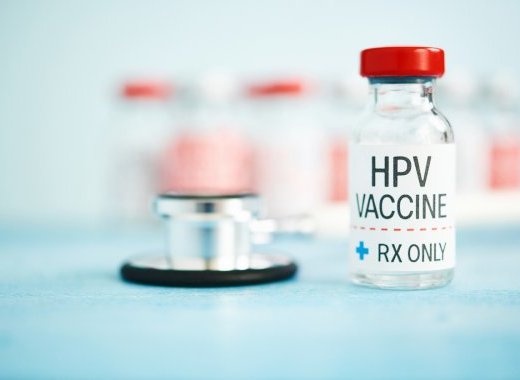 La vaccination contre les papillomavirus réduit le risque de cancer du col utérin